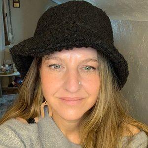 Meet your Posher, Brenda